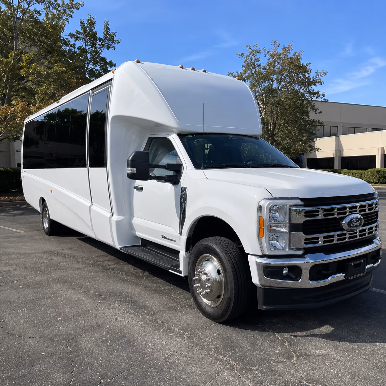 bridal party minibus rentals for getting ready and ceremony runs in pasco
